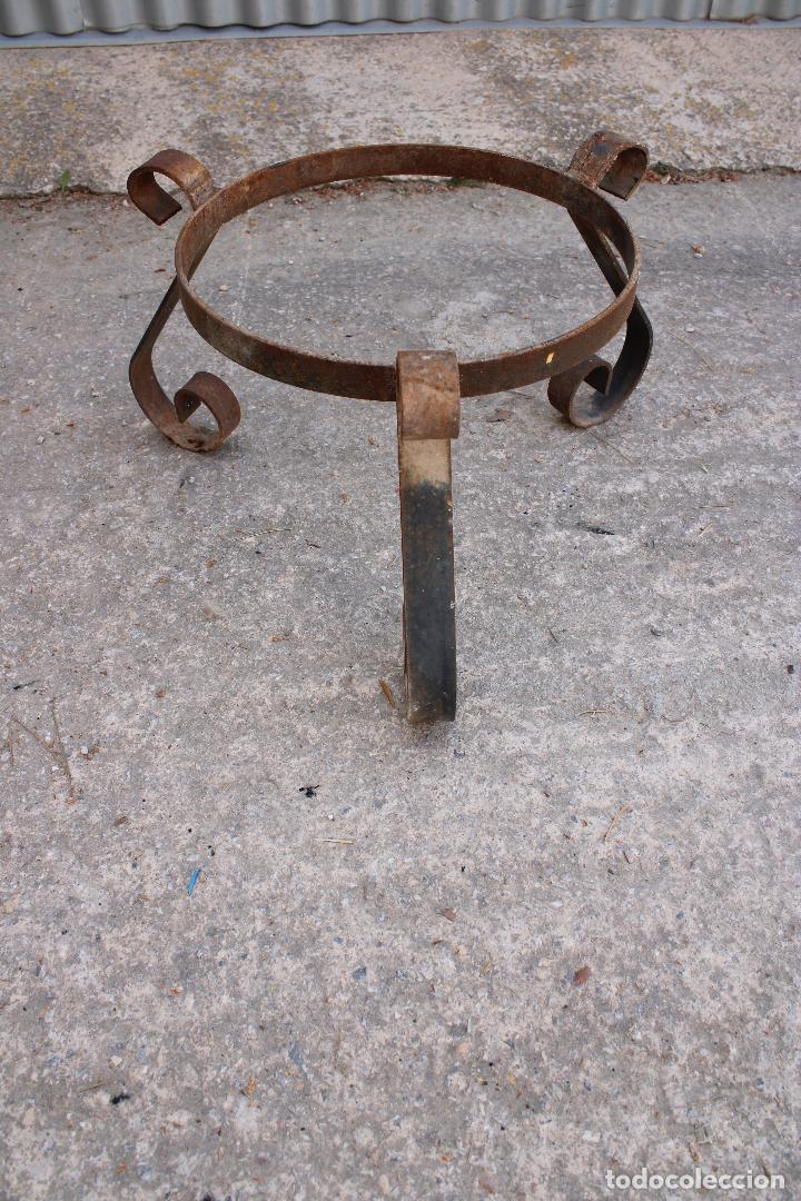 Antig&uuml;edades: macetero de forja - Foto 2