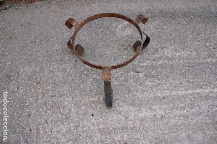 Antig&uuml;edades: macetero de forja - Foto 3