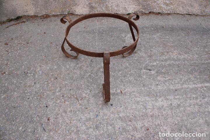 Antig&uuml;edades: macetero de forja - Foto 3