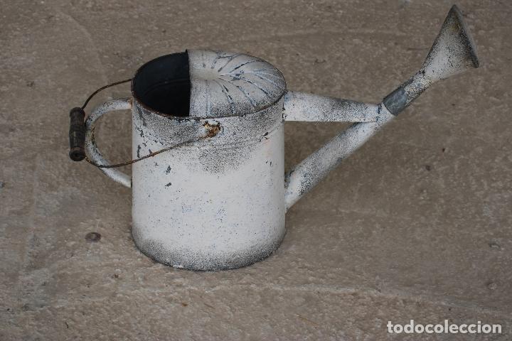 Antig&uuml;edades: regadera de metal - Foto 3