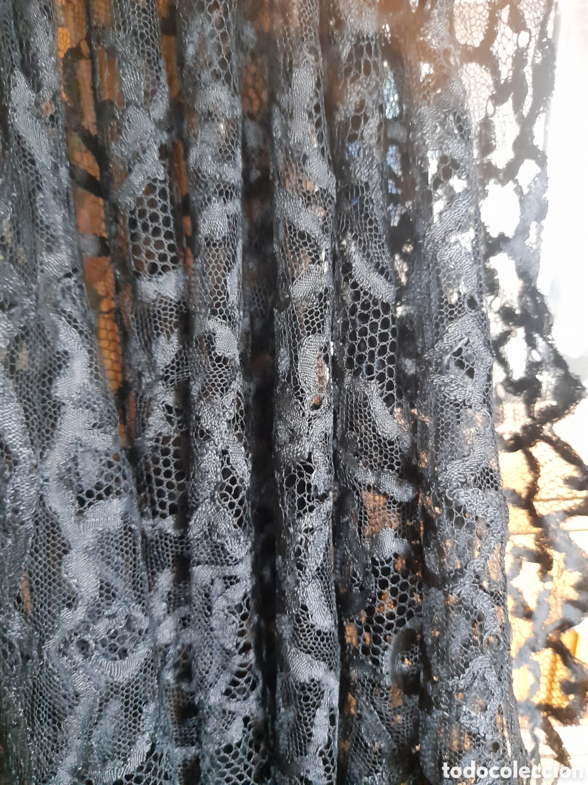 Antig&uuml;edades: Antigua mantilla, mide 220X90 cm - Foto 2