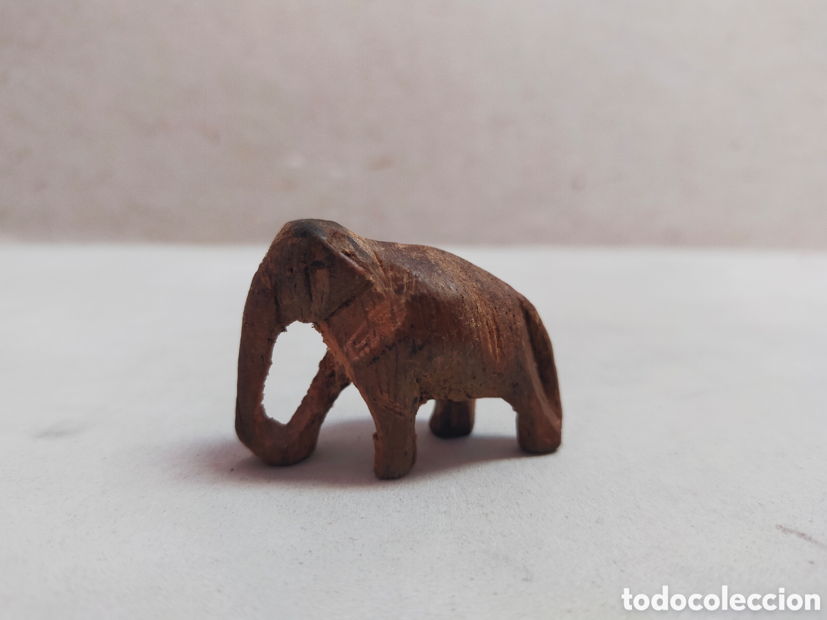 Antig&uuml;edades: ELEFANTE MINIATURA TALLADO EN MADERA, 1 PIEZA. 3,5x2,5x1,5 CM.