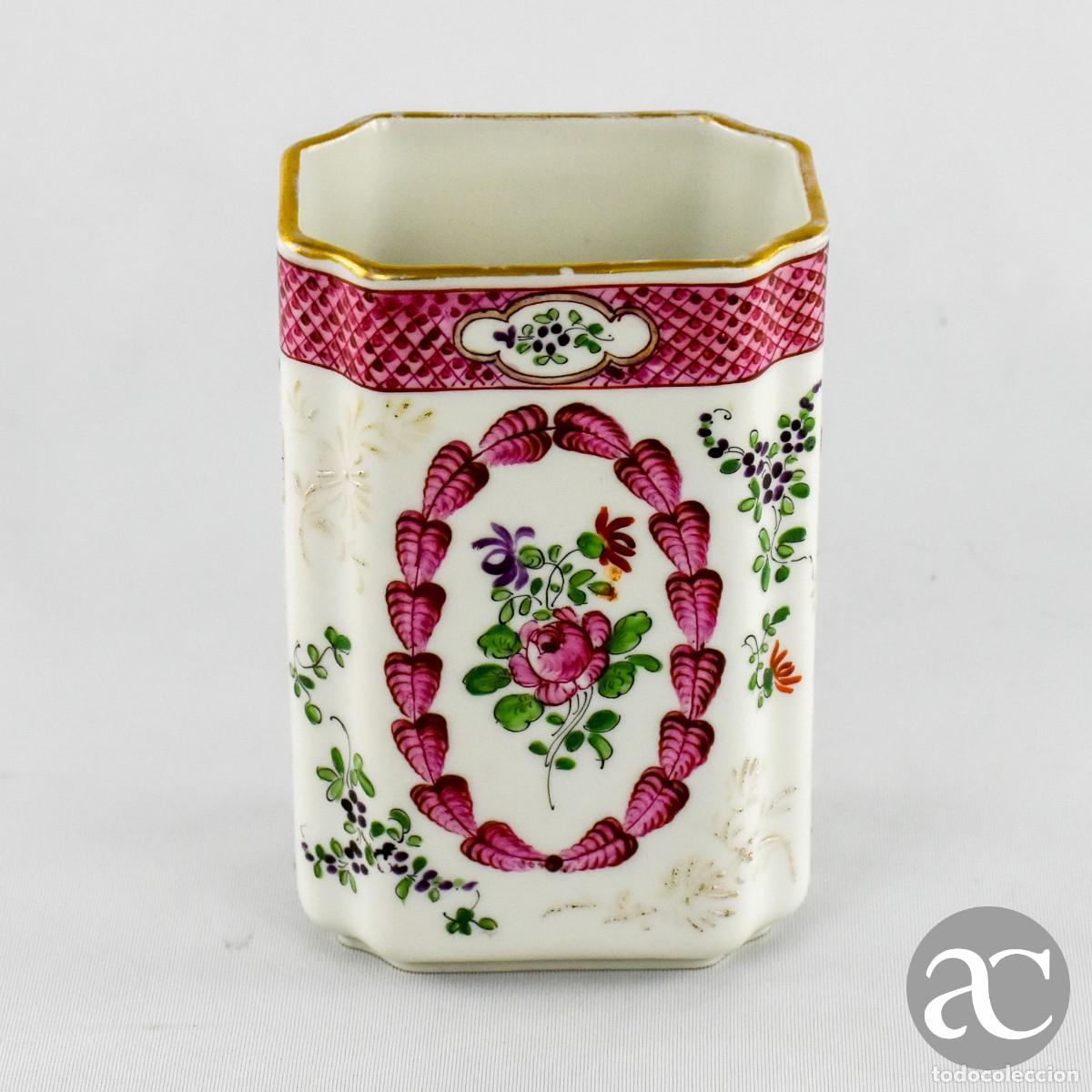 Antig&uuml;edades: Jarra retangular porcelana de Paris Samson com esmaltes em relevo, s&eacute;c. XIX - Foto 1