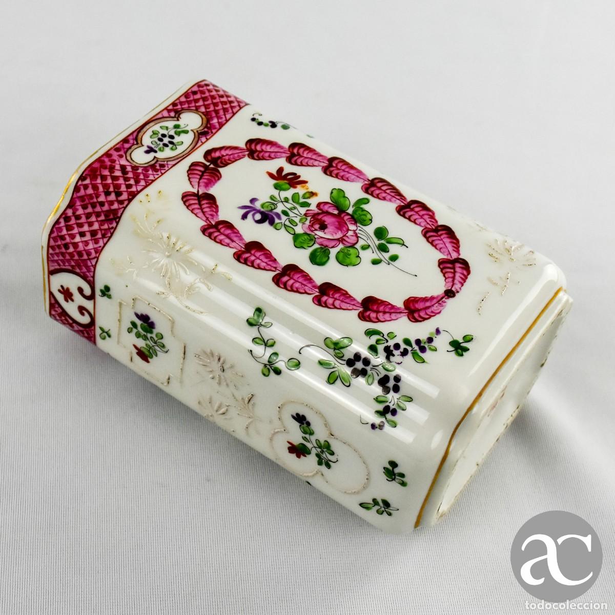 Antig&uuml;edades: Jarra retangular porcelana de Paris Samson com esmaltes em relevo, s&eacute;c. XIX - Foto 6