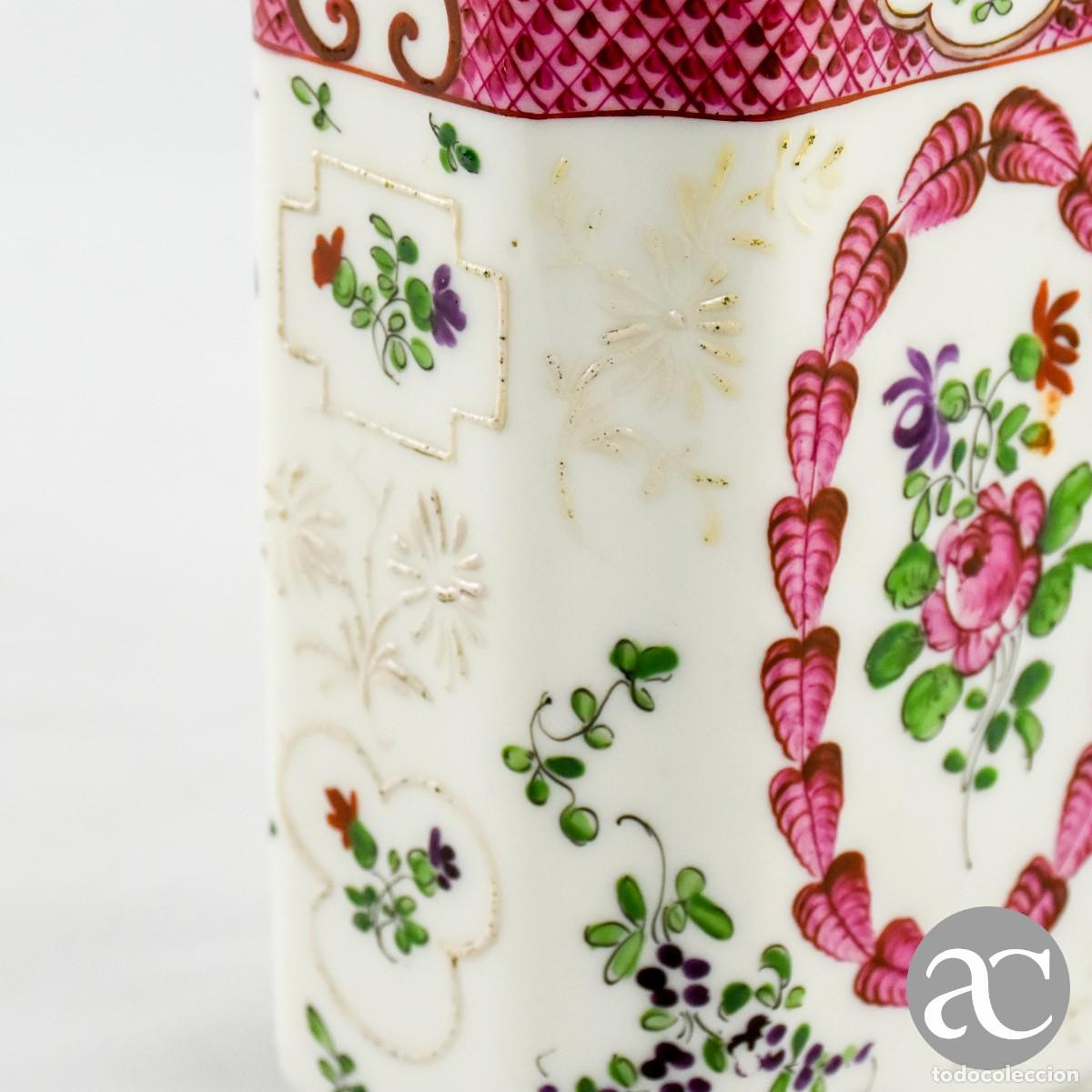 Antig&uuml;edades: Jarra retangular porcelana de Paris Samson com esmaltes em relevo, s&eacute;c. XIX - Foto 7