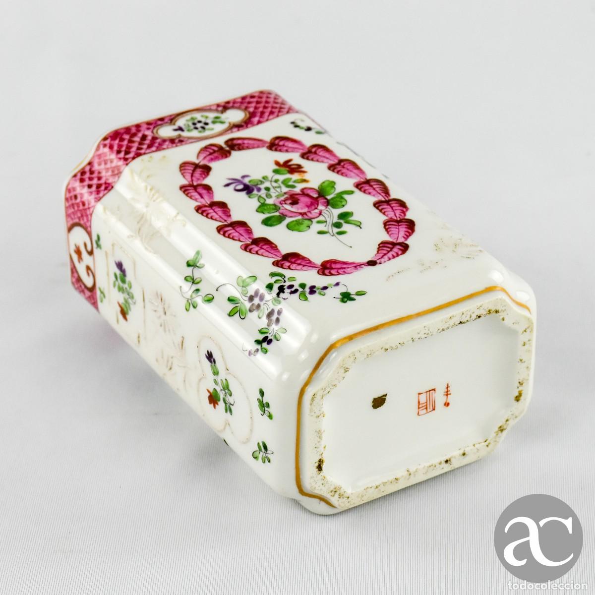 Antig&uuml;edades: Jarra retangular porcelana de Paris Samson com esmaltes em relevo, s&eacute;c. XIX - Foto 8