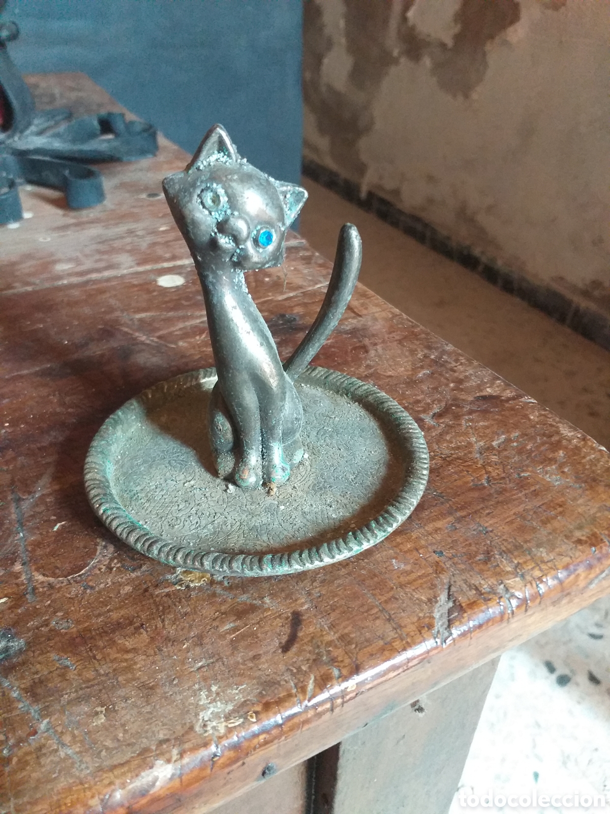 Antig&uuml;edades: Figura de bronce Gato en plato de bronce - Foto 2