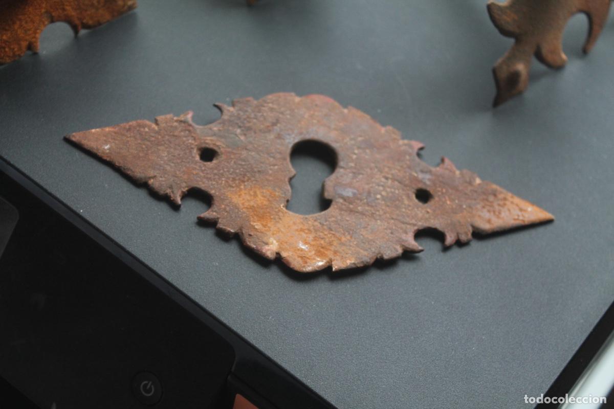 Antig&uuml;edades: bocallave grande 16,5 cm. - Foto 1