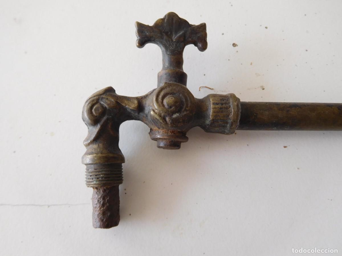Antig&uuml;edades: Grifo antiguo de bronce - Foto 1