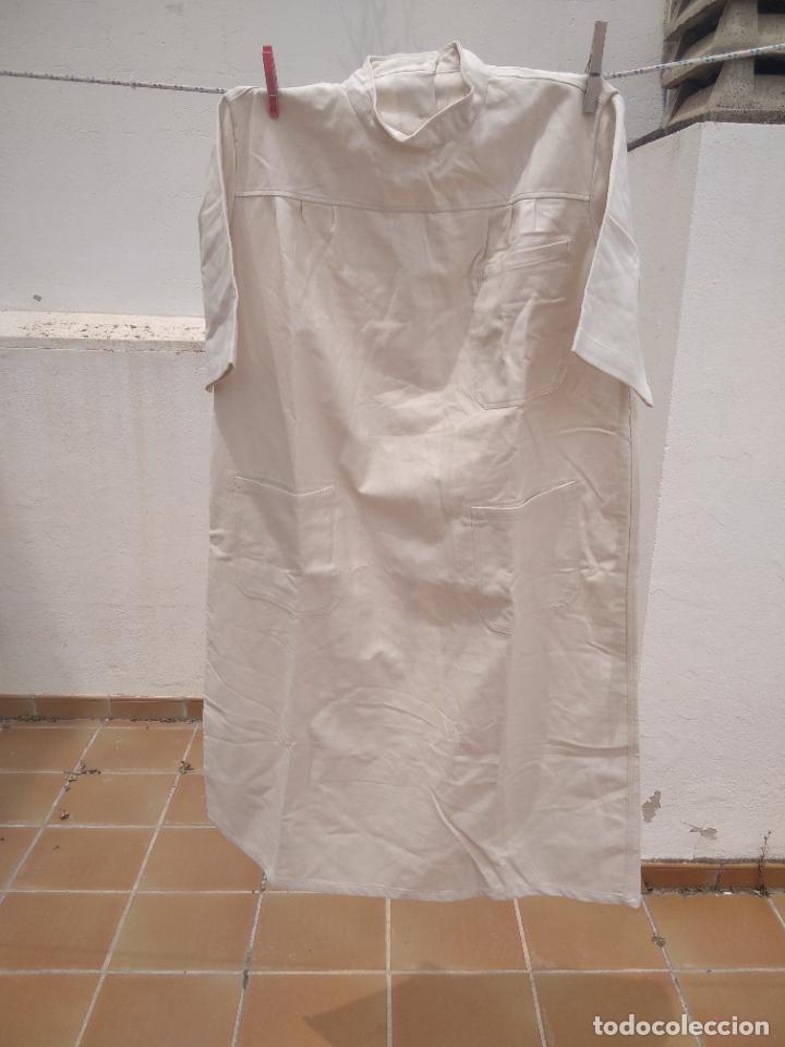 Antig&uuml;edades: Bata blanca - Foto 1