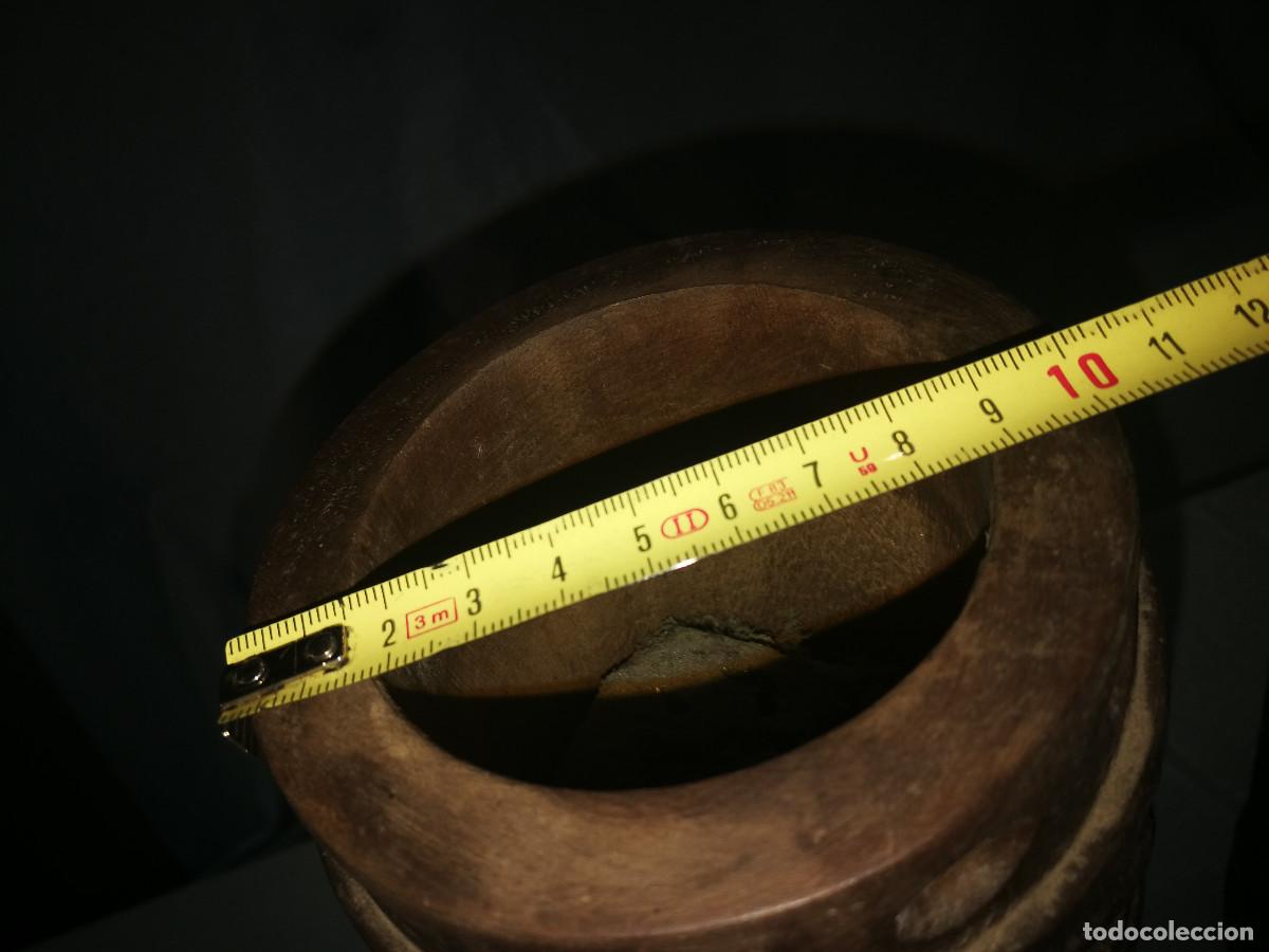 Antig&uuml;edades: 2 jarrones de madera tallados - Foto 5