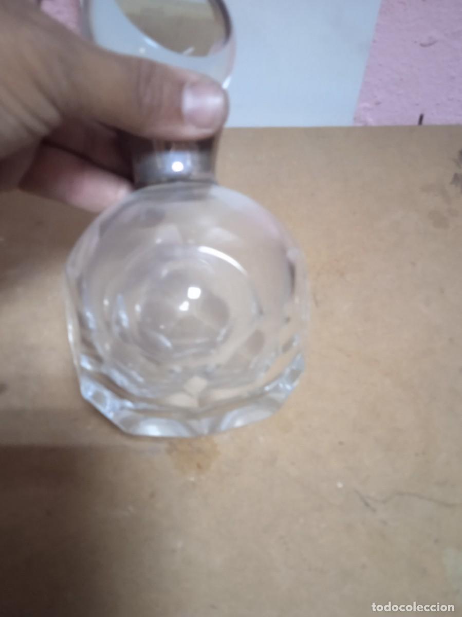 Antig&uuml;edades: Botella antigua de cristal cortado - Foto 2