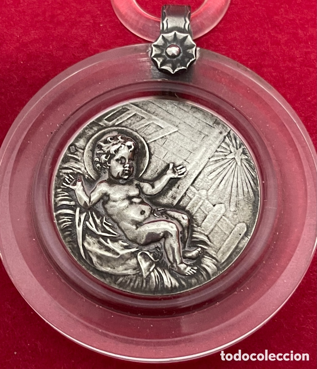 Antig&uuml;edades: Antigua medalla de cuna, en plata de ley. - Foto 2