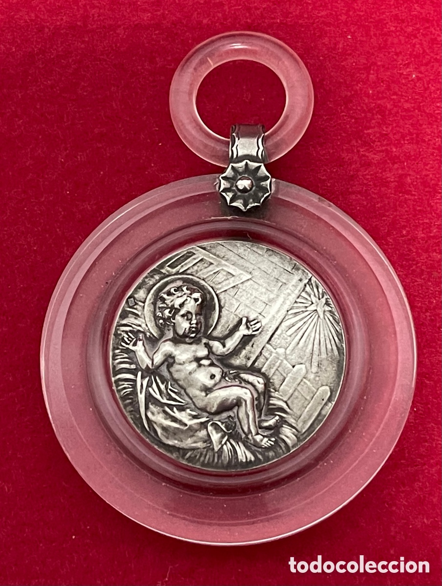 Antig&uuml;edades: Antigua medalla de cuna, en plata de ley. - Foto 1