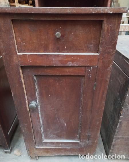 Antig&uuml;edades: MESILLA ANTIGUA DE MADERA - Foto 2