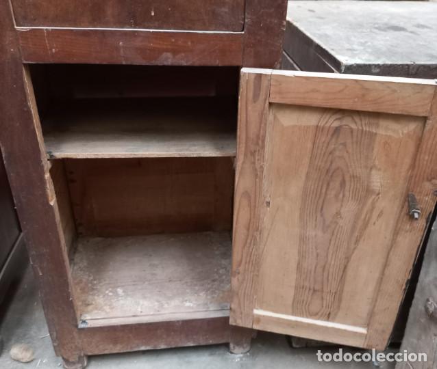 Antig&uuml;edades: MESILLA ANTIGUA DE MADERA - Foto 4