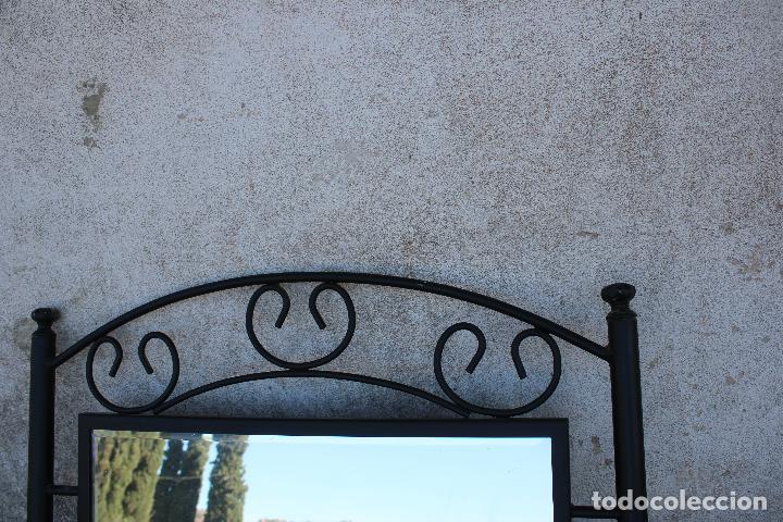 Antig&uuml;edades: espejo de hierro forja - Foto 2