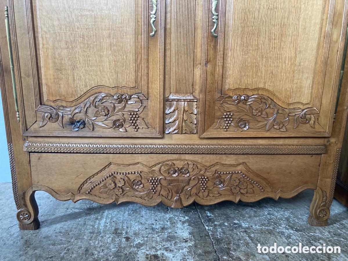 Antig&uuml;edades: Armario antiguo tallado restaurado - Foto 4