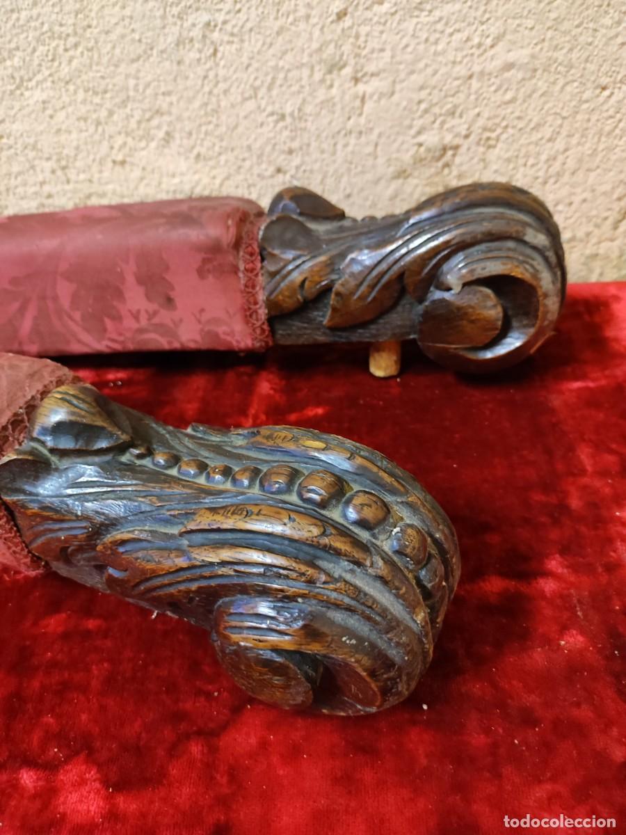 Antig&uuml;edades: Pareja brazos de sofa - Foto 2