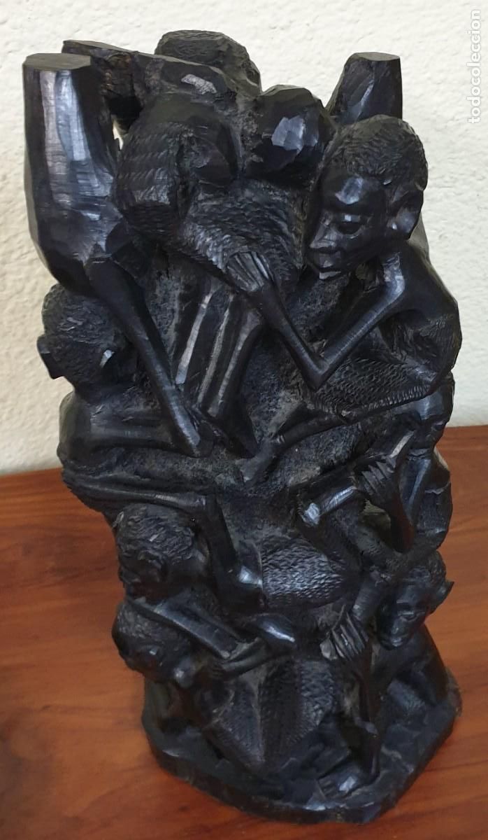 Antiguidades: ESCULTURA AFRICANA CON VARIOS PERSONAJES EN COLUMNA 32 CM. ALTURA