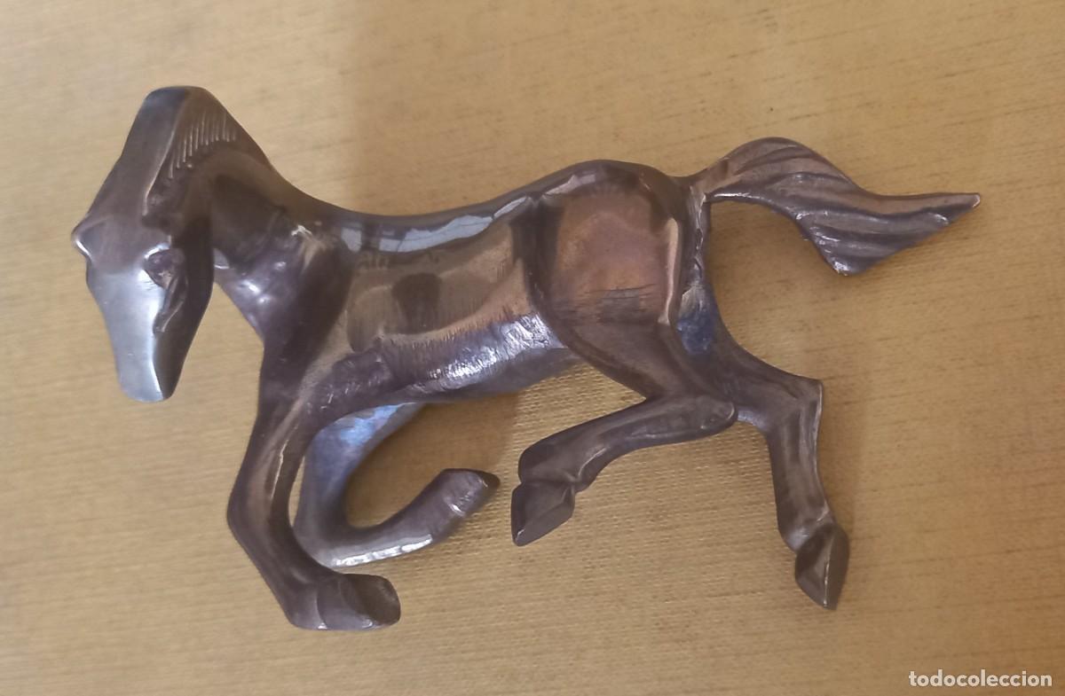 Antig&uuml;edades: Figura de caballo en bronce - Foto 1