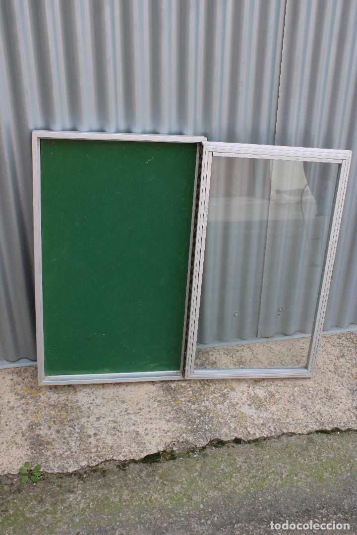 Antig&uuml;edades: vitrina tabl&oacute;n de anuncios - Foto 2