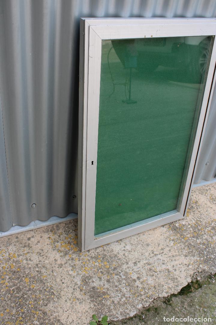 Antig&uuml;edades: vitrina tabl&oacute;n de anuncios - Foto 3