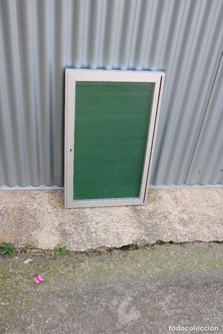 Antig&uuml;edades: vitrina tabl&oacute;n de anuncios - Foto 4
