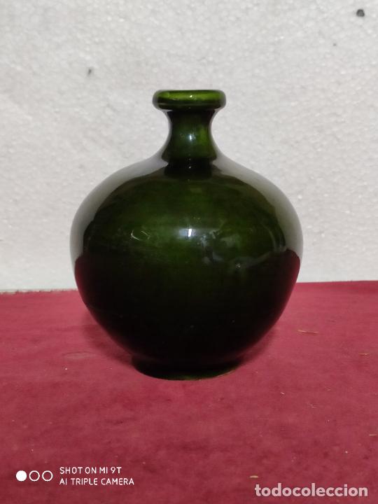 Antig&uuml;edades: peque&ntilde;a perula esmaltada verde 15 cm - Foto 2