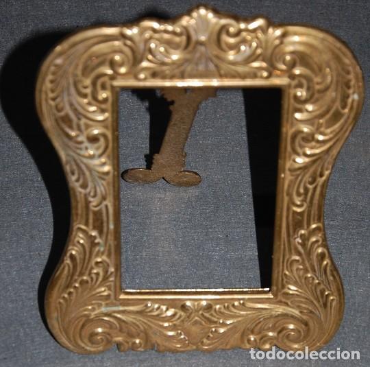 Antig&uuml;edades: MARCO DE BRONCE MODELO BARROCO DECORADO CON PALMETAS - Foto 1