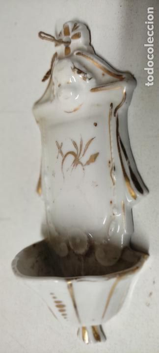 Antig&uuml;edades: ANTIGUA BENDITERA DE PORCELANA - Foto 1