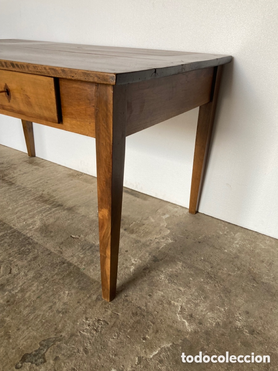Antig&uuml;edades: Mesa nogal restaurada con patas rectas - Foto 3