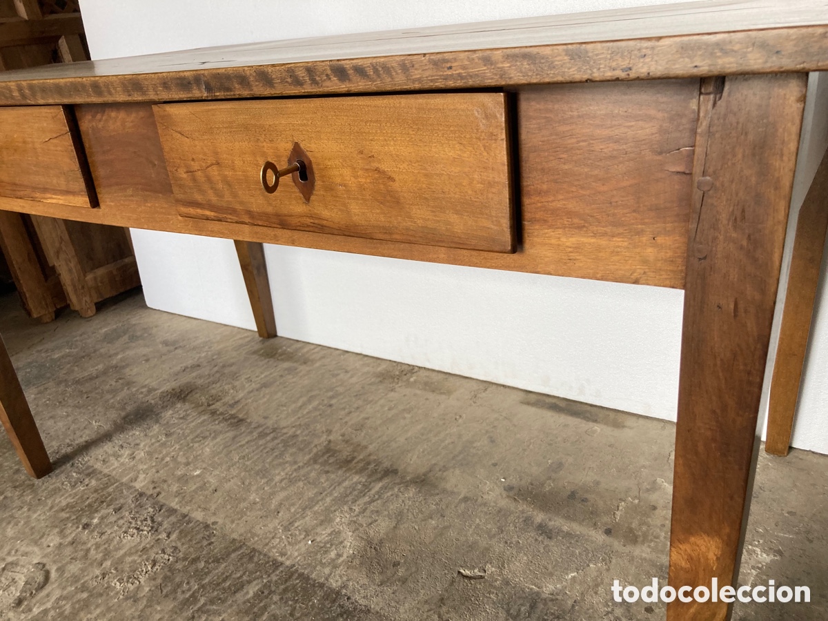 Antig&uuml;edades: Mesa nogal restaurada con patas rectas - Foto 5