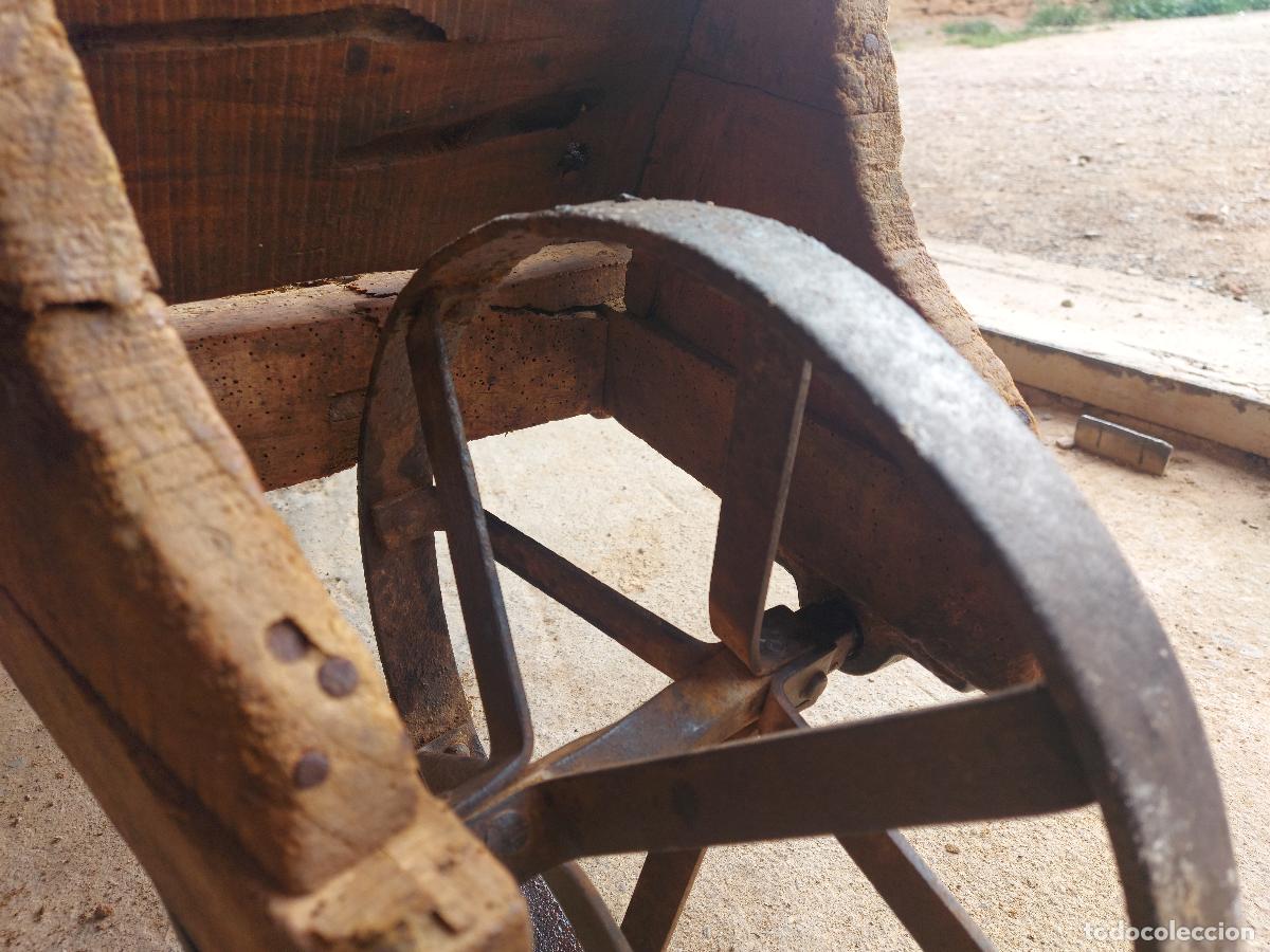 Antig&uuml;edades: Carretilla antigua de madera - Foto 4