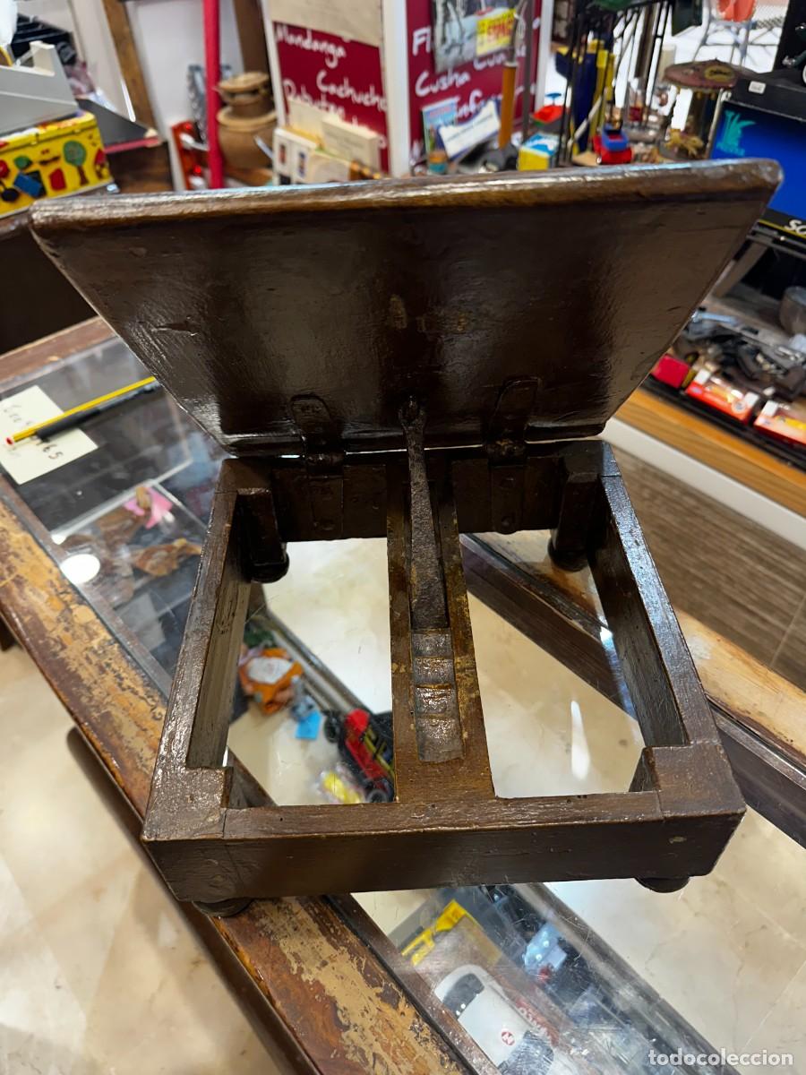 Antig&uuml;edades: ANTIGUO ATRIL EN MADERA MACIZA - Foto 4