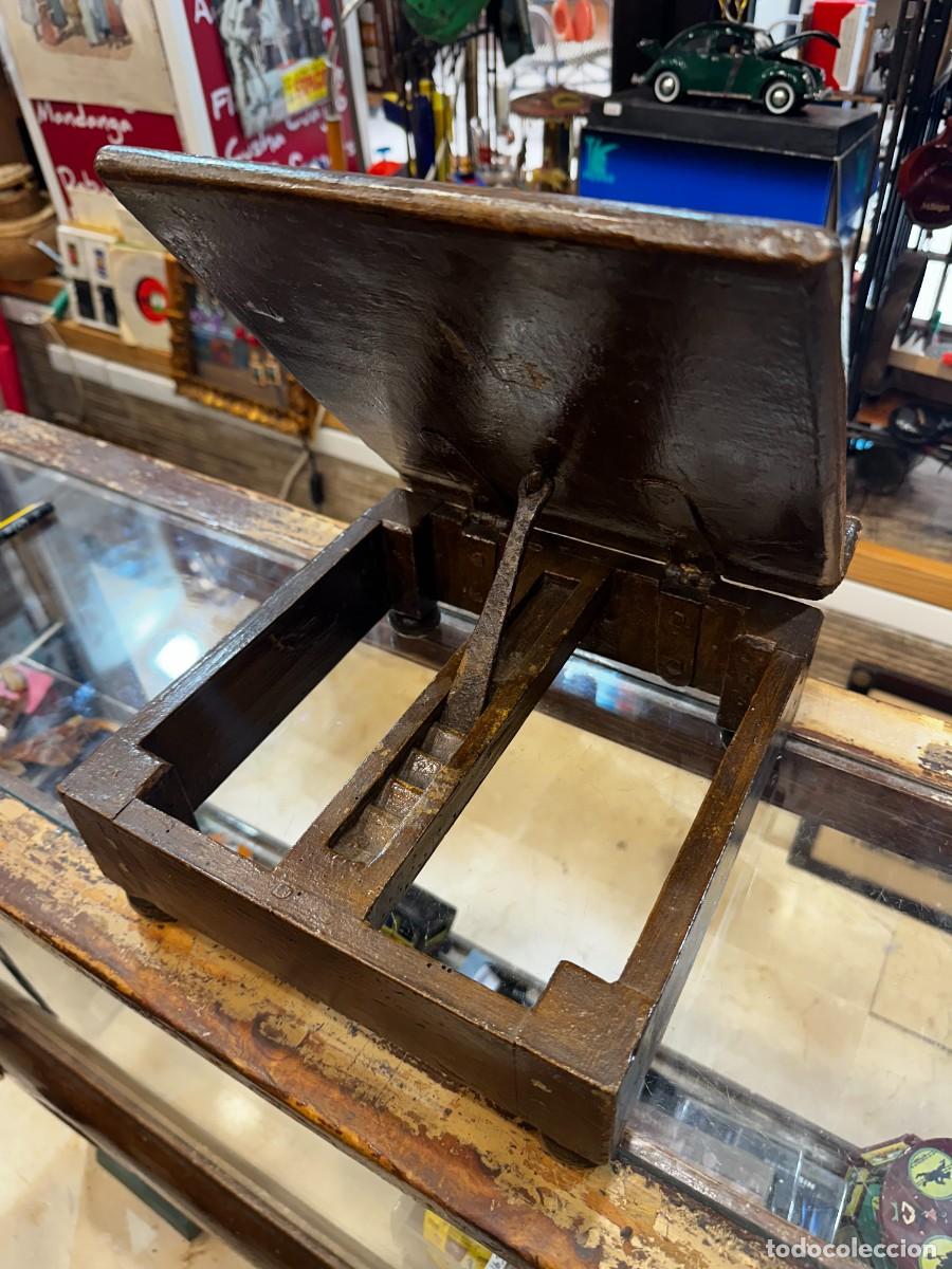 Antig&uuml;edades: ANTIGUO ATRIL EN MADERA MACIZA - Foto 5