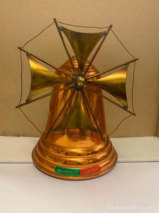Oggetti Antichi: Precioso molino de viento en cobre y laton. Mide unos 15cms altura total x 10cms diametro