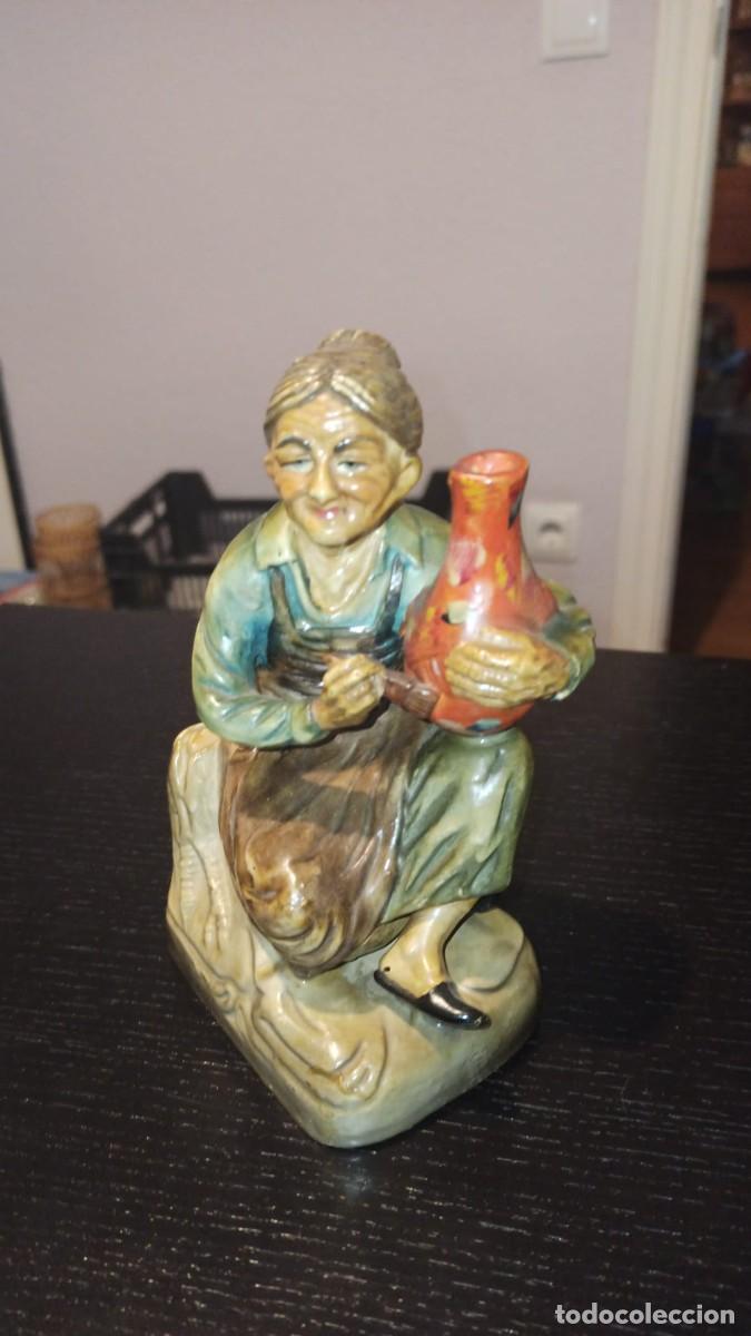 Antig&uuml;edades: Figura mujer con c&aacute;ntaro - Foto 1
