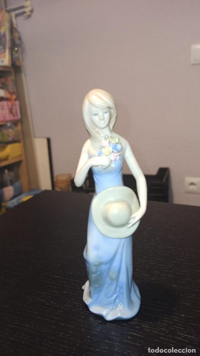 Antig&uuml;edades: Figura dama imitaci&oacute;n lladr&oacute; - Foto 1