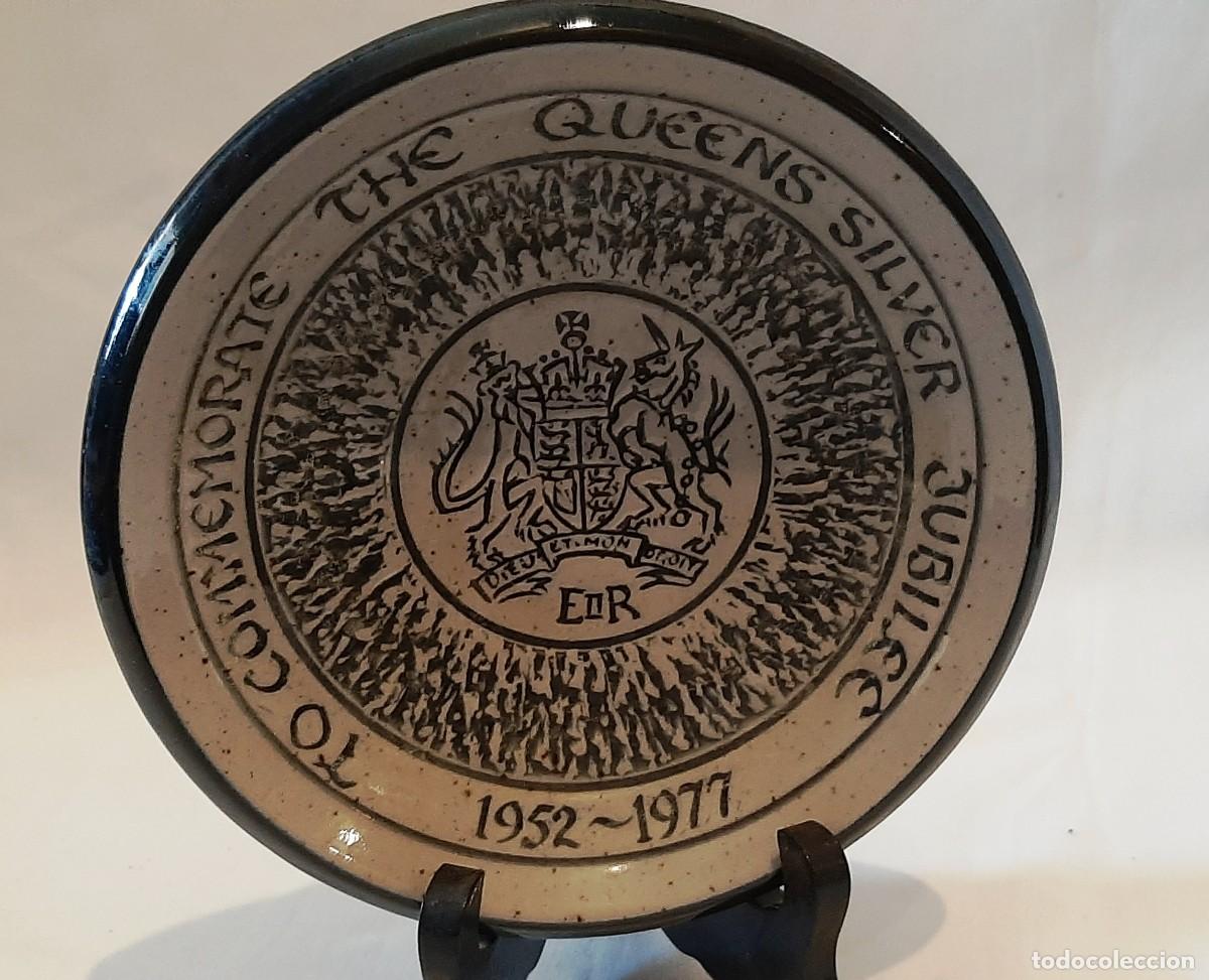 Antig&uuml;edades: Plato Jubileo de plata Isabel II - Foto 3