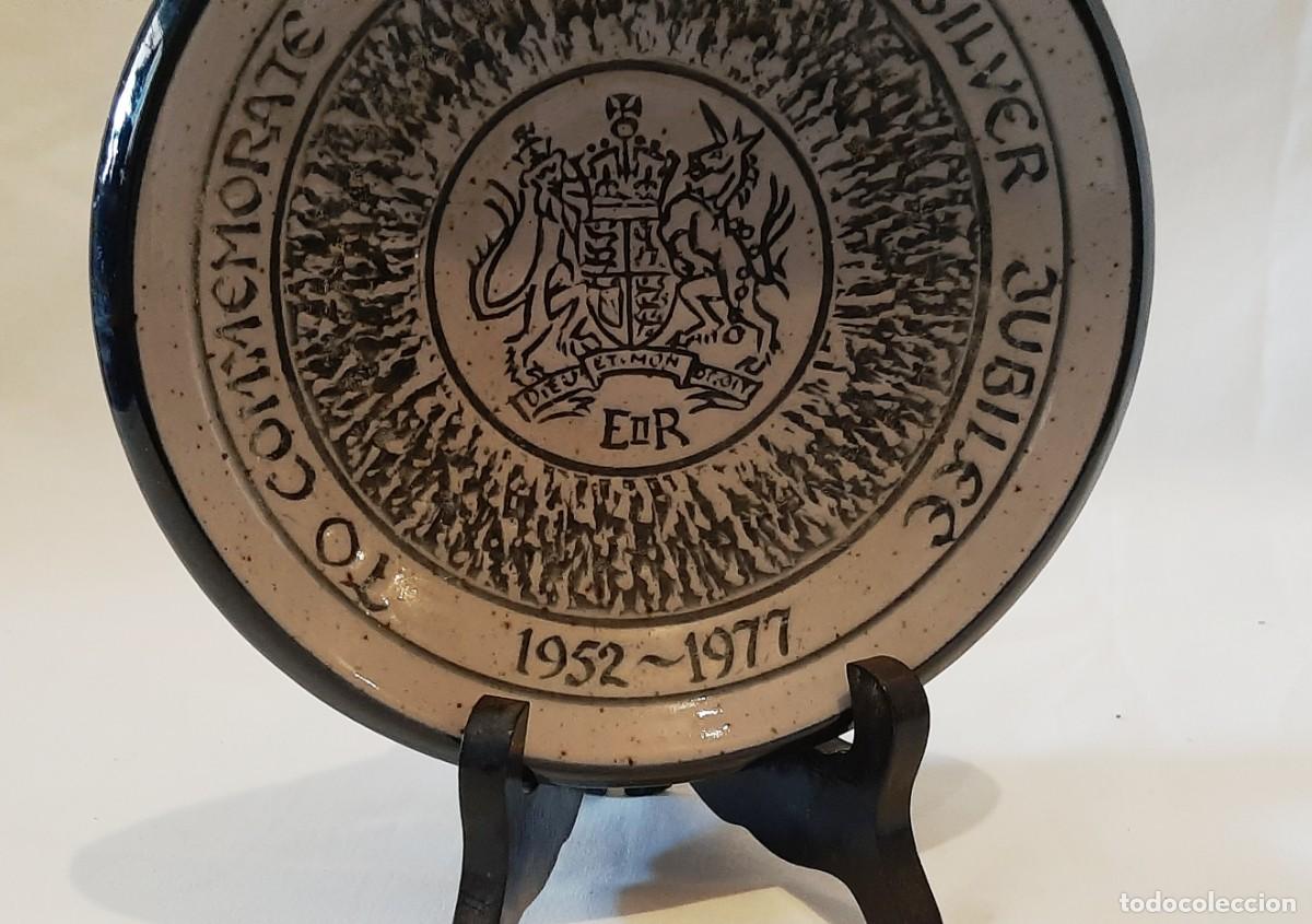 Antig&uuml;edades: Plato Jubileo de plata Isabel II - Foto 4