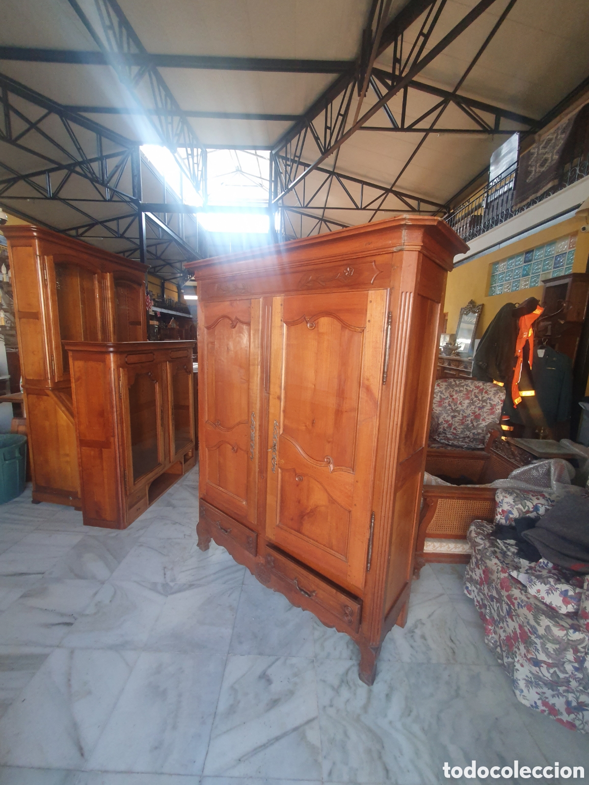 Antig&uuml;edades: Armario antiguo - Foto 1
