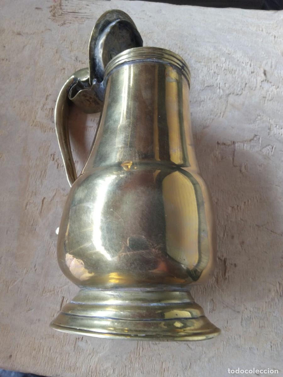 Antig&uuml;edades: JARRA DE LATON CON TAPA - Foto 1