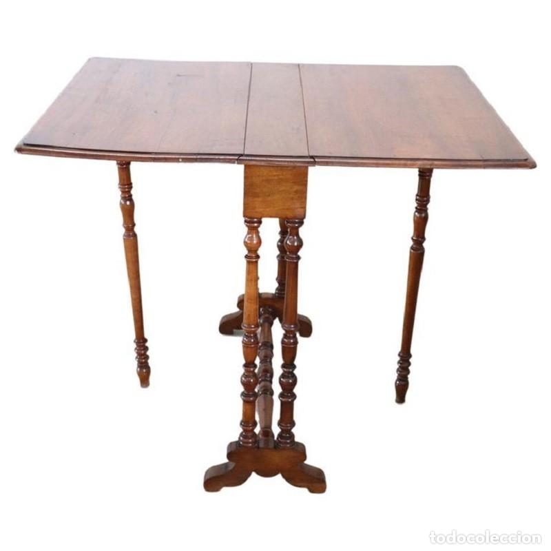 Antig&uuml;edades: Mesa de nogal, siglo XIX - Foto 1