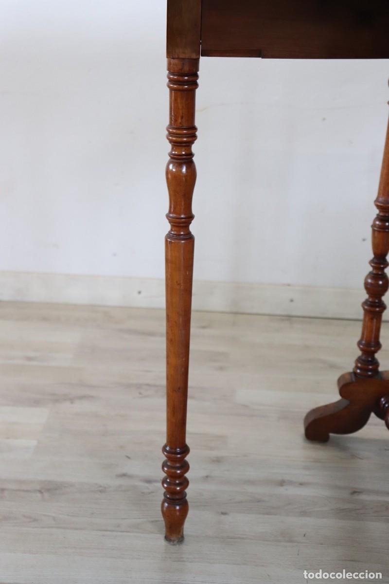 Antig&uuml;edades: Mesa de nogal, siglo XIX - Foto 6