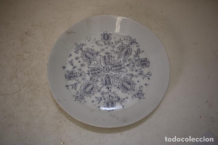 Antig&uuml;edades: plato azul con sello bidasoa - Foto 2