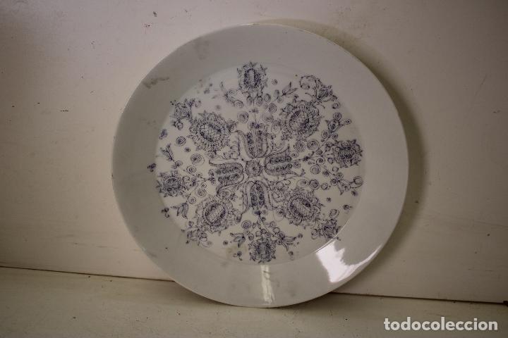 Antig&uuml;edades: plato azul con sello bidasoa - Foto 1