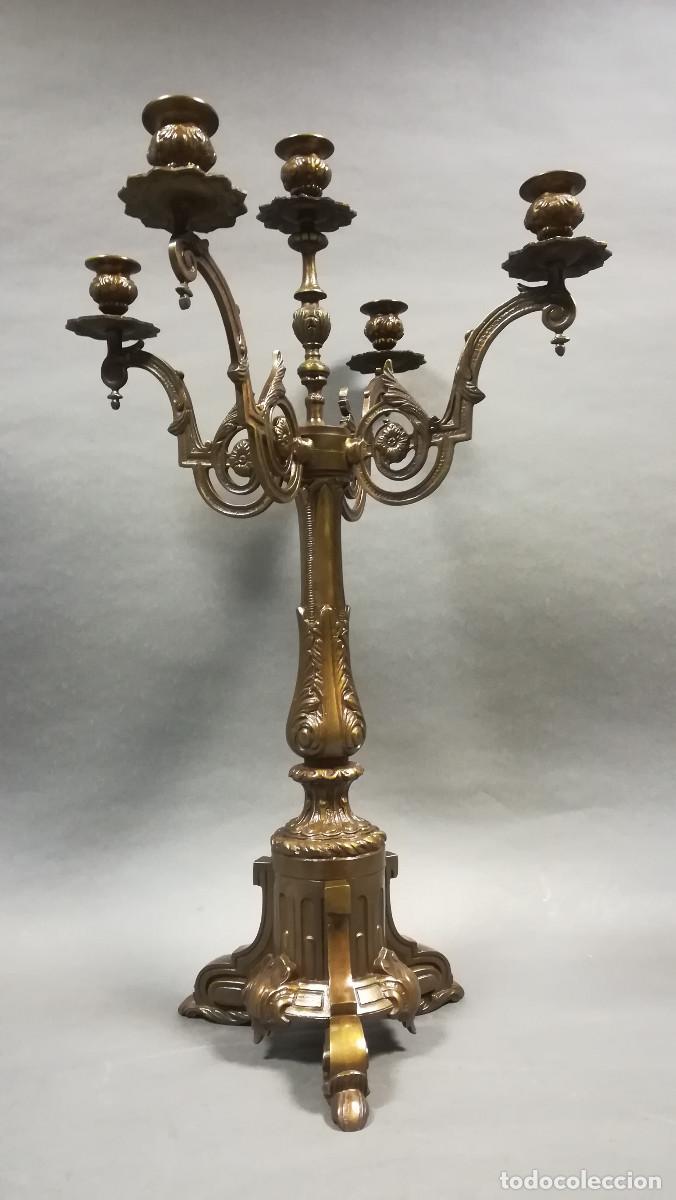 Antig&uuml;edades: CANDELABRO R&Eacute;PLICA DE BRONCE PATINADO - Foto 1