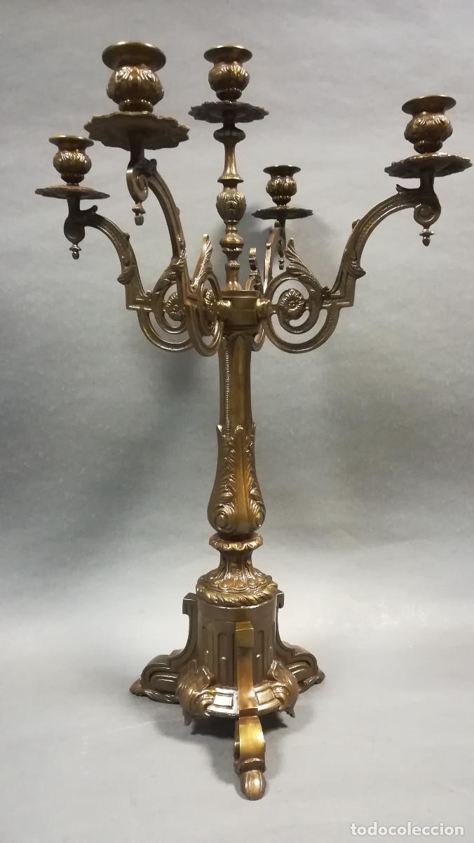 Antig&uuml;edades: CANDELABRO R&Eacute;PLICA DE BRONCE PATINADO - Foto 2
