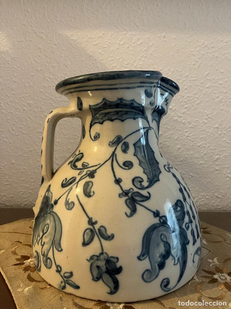 Sold at Auction: Paragüero realizado en cerámica de Ruiz de Luna  representando caballero en caballo. Talavera.